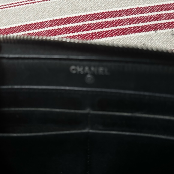 Chanel patent leather zip around wallet - Picture 7 of 9